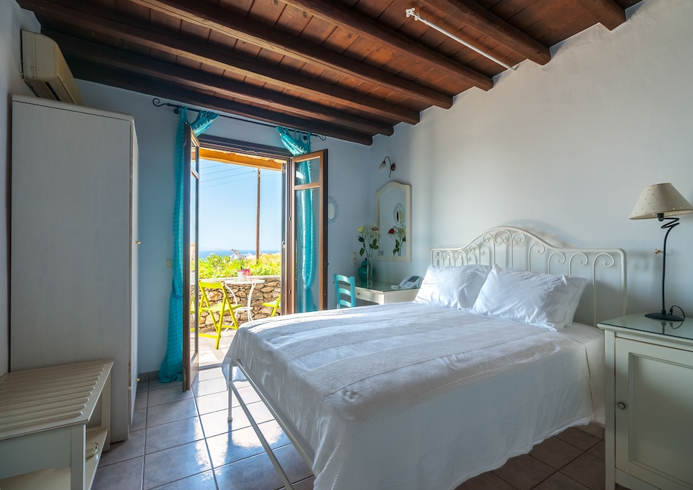 Paradision Hotel — Hotel rooms in Tourlos, South Aegean