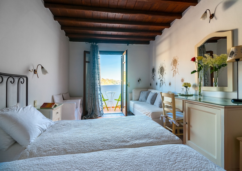 Paradision Hotel — Hotel rooms in Tourlos, South Aegean