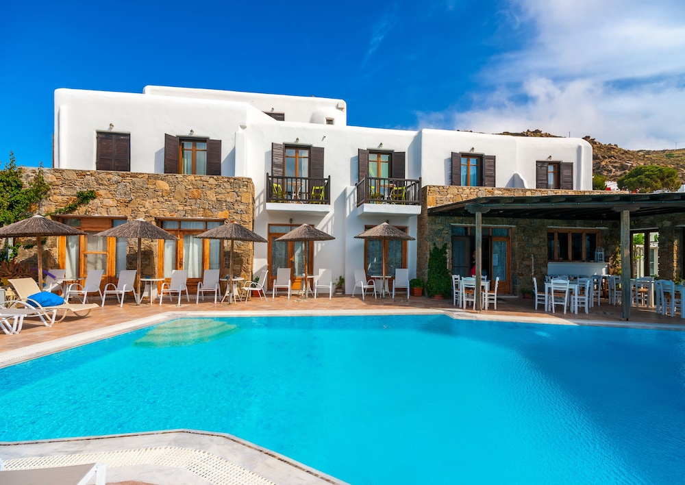Paradision Hotel — Hotel building in Tourlos, South Aegean