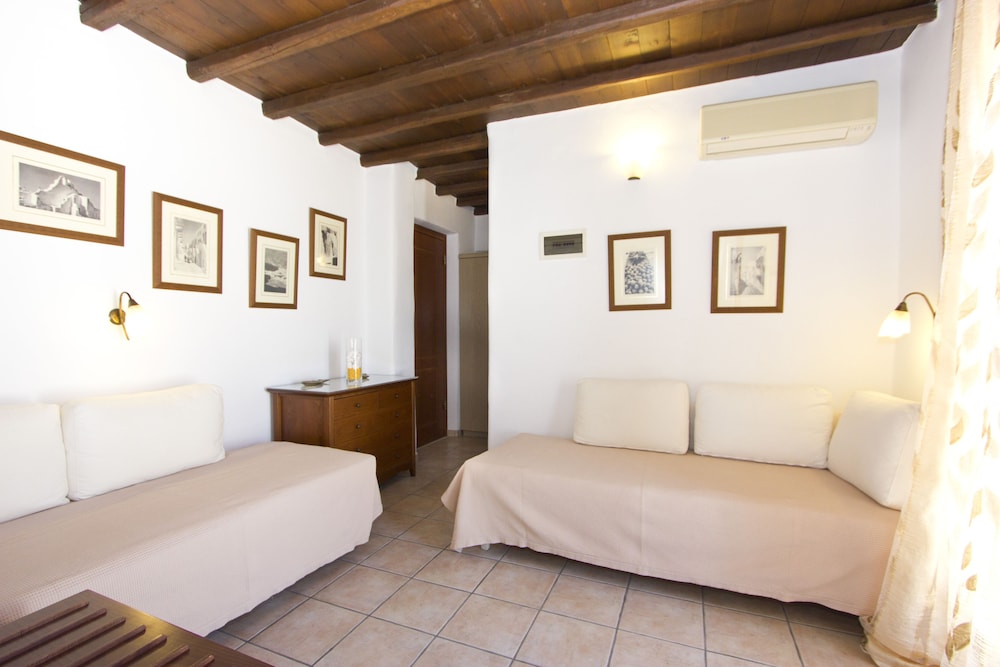 Paradision Hotel — Hotel rooms in Tourlos, South Aegean