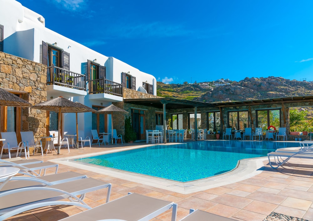 Paradision Hotel — Swimming pool in Tourlos, South Aegean