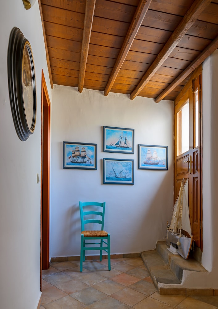 Paradision Hotel — Hotel rooms in Tourlos, South Aegean