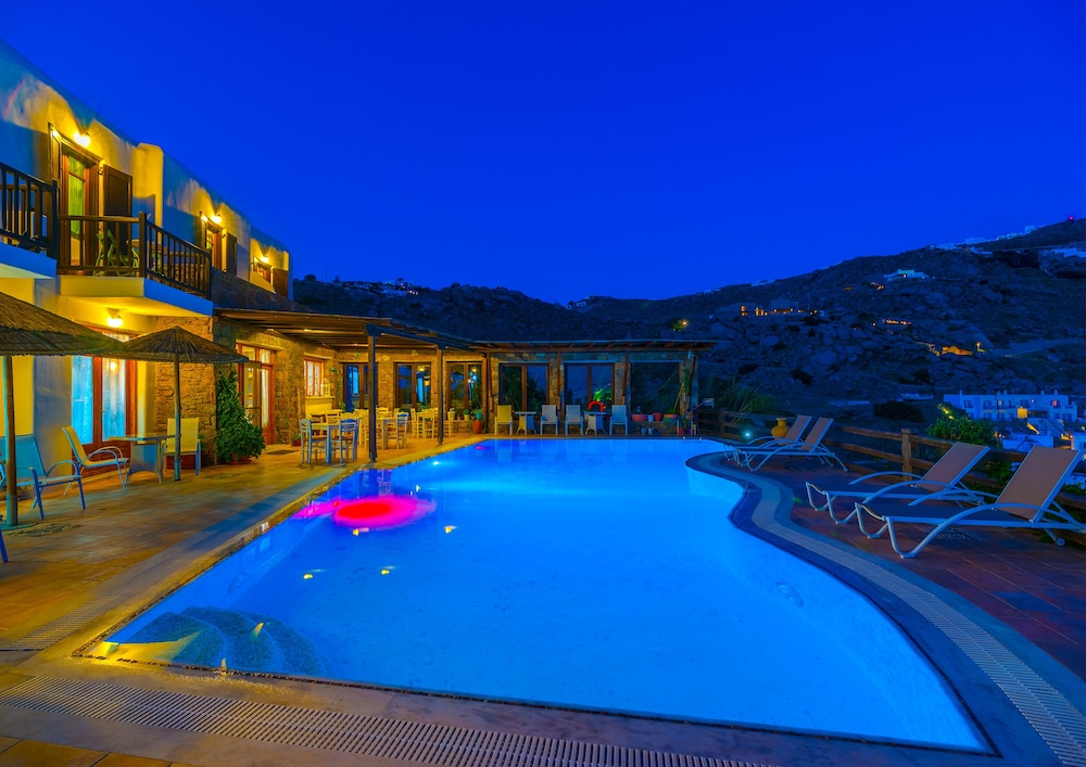 Paradision Hotel — Swimming pool in Tourlos, South Aegean