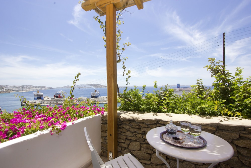Paradision Hotel — Hotel rooms in Tourlos, South Aegean