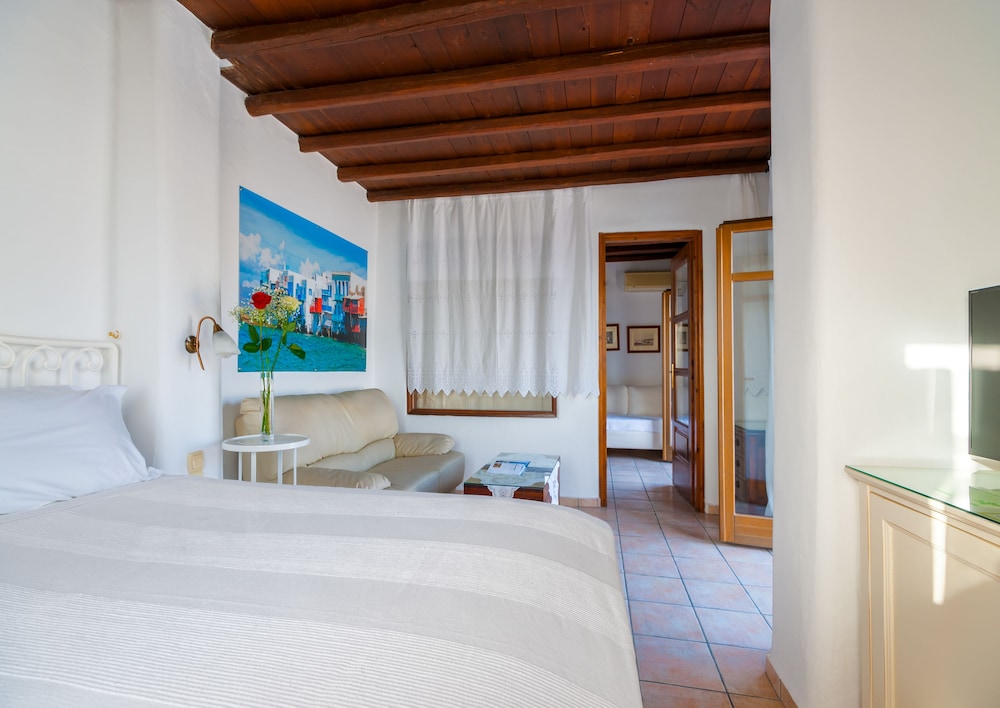 Paradision Hotel — Hotel rooms in Tourlos, South Aegean
