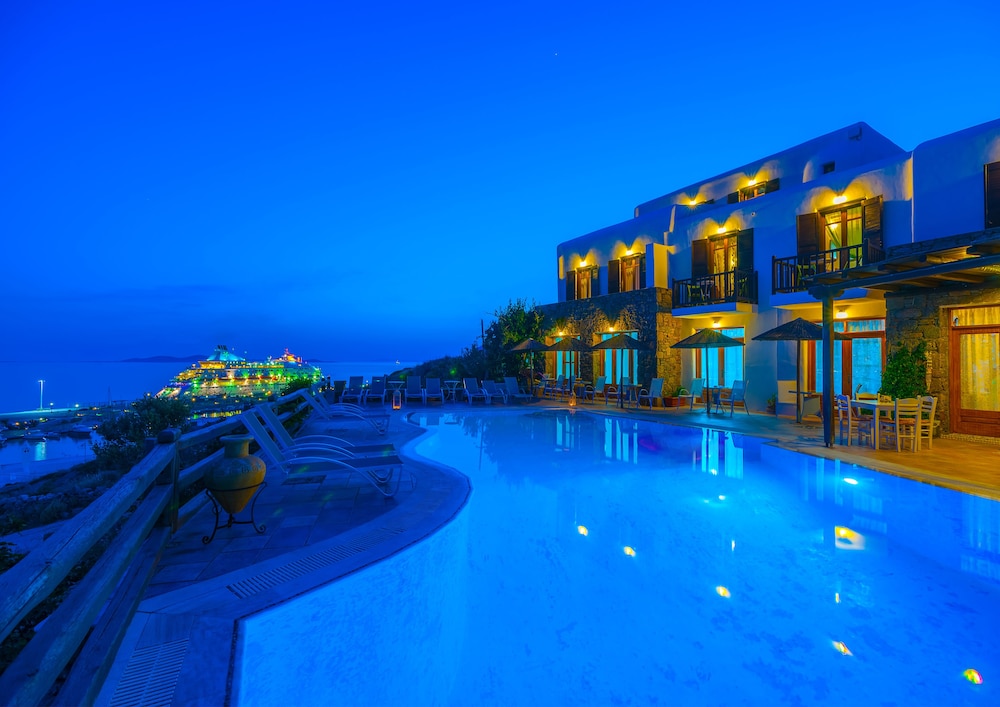 Paradision Hotel — Swimming pool in Tourlos, South Aegean