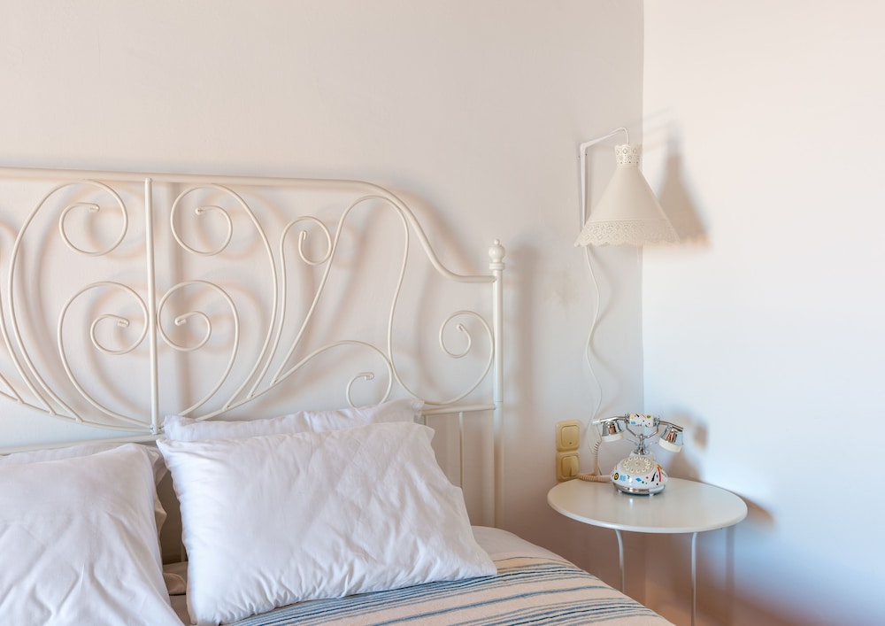 Paradision Hotel — Hotel rooms in Tourlos, South Aegean