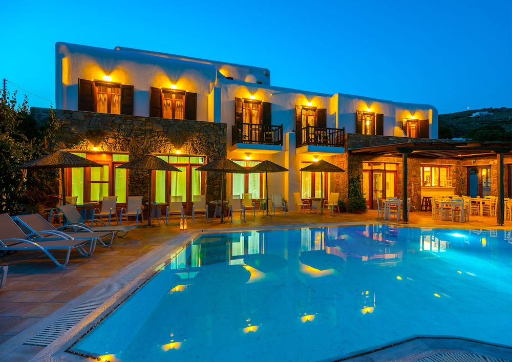 Paradision Hotel — Swimming pool in Tourlos, South Aegean