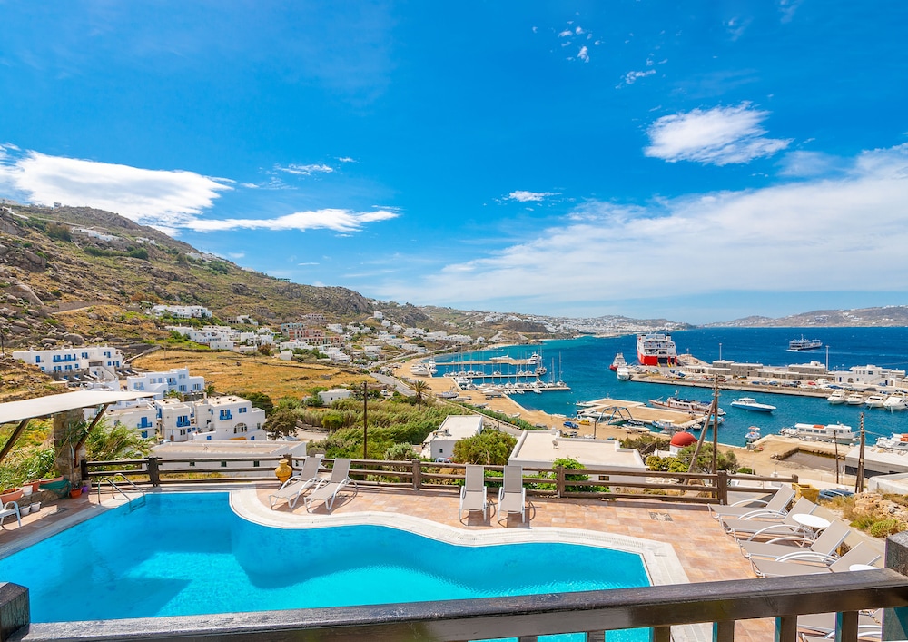 Paradision Hotel — Swimming pool in Tourlos, South Aegean