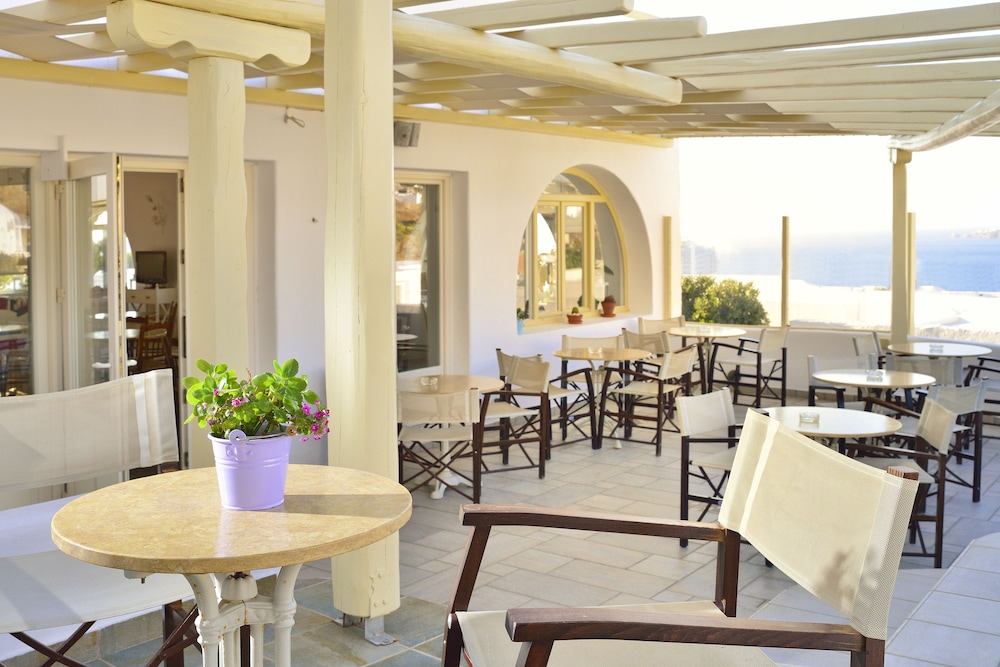 Hotel Pelican — Restaurant & bars in Mykonos Town, South Aegean