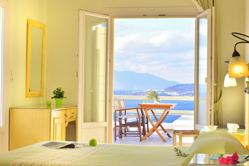 Hotel Pelican — Hotel rooms in Mykonos Town, South Aegean