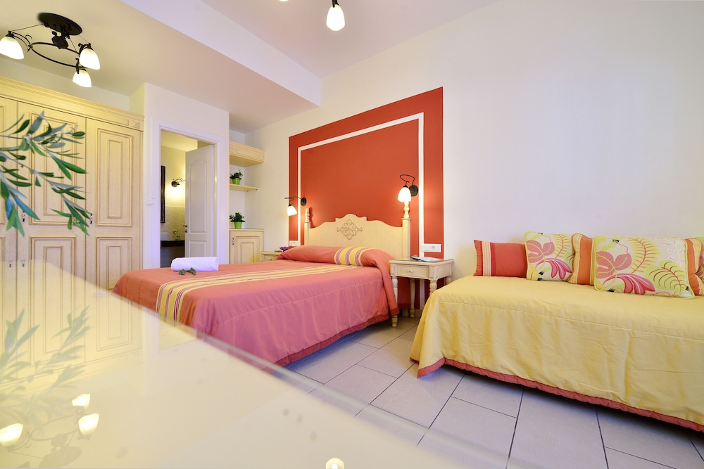 Hotel Pelican — Hotel rooms in Mykonos Town, South Aegean