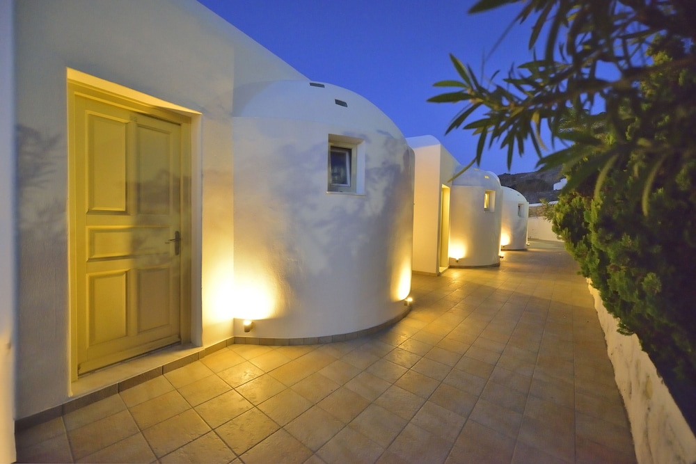Hotel Pelican — Hotel building in Mykonos Town, South Aegean