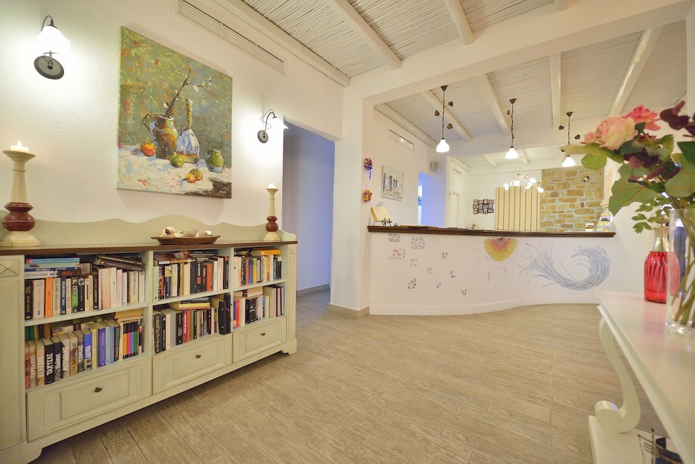 Hotel Pelican — Hotel rooms in Mykonos Town, South Aegean
