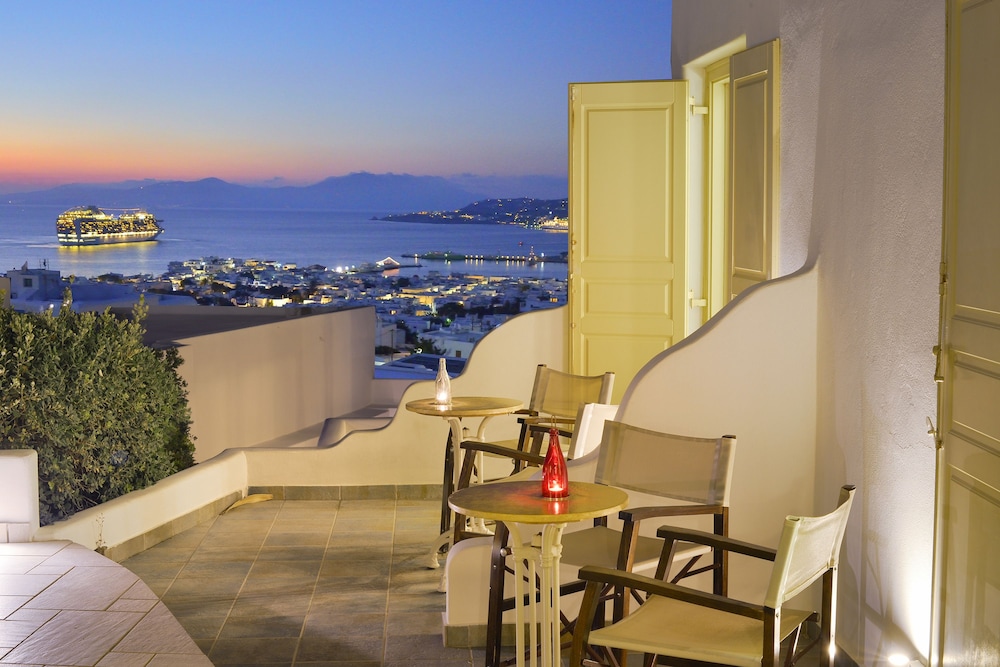 Hotel Pelican — Hotel rooms in Mykonos Town, South Aegean