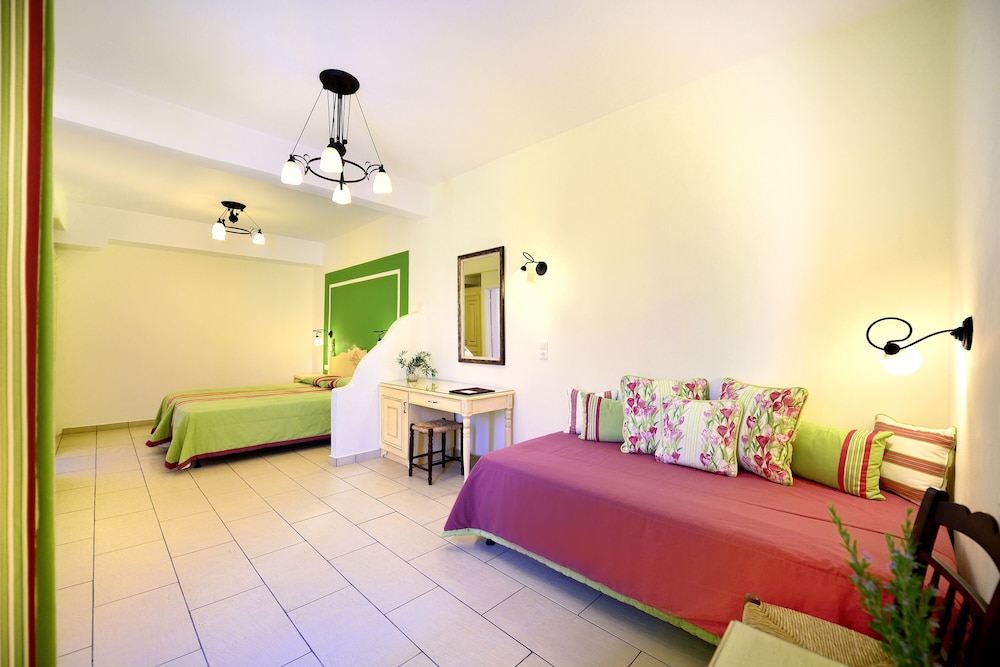 Hotel Pelican — Hotel rooms in Mykonos Town, South Aegean