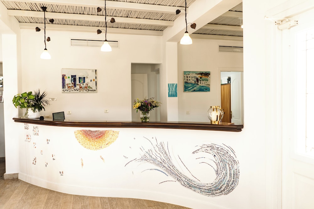 Hotel Pelican — Restaurant & bars in Mykonos Town, South Aegean