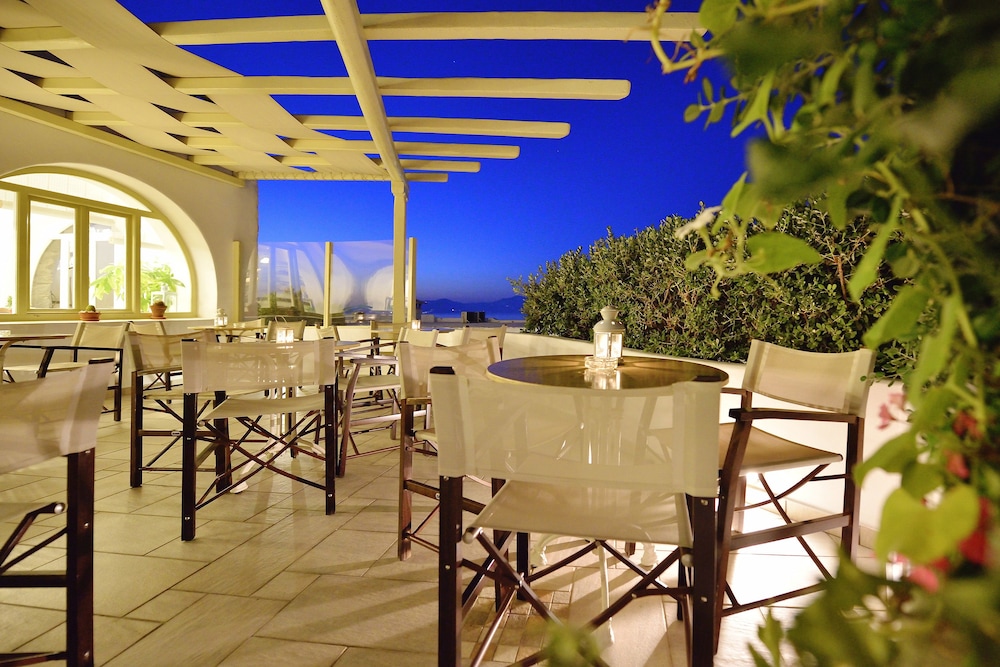 Hotel Pelican — Restaurant & bars in Mykonos Town, South Aegean