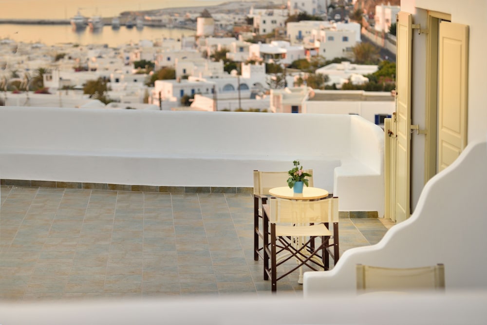 Hotel Pelican — Hotel rooms in Mykonos Town, South Aegean