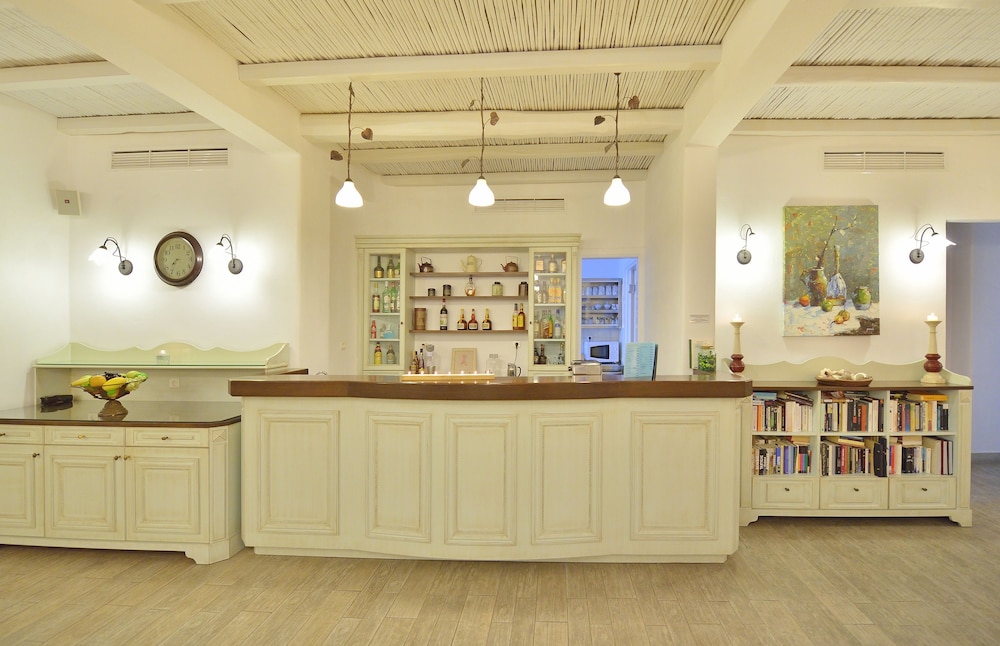 Hotel Pelican — Restaurant & bars in Mykonos Town, South Aegean
