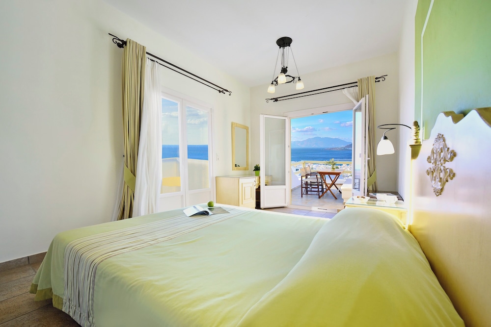 Hotel Pelican — Hotel rooms in Mykonos Town, South Aegean