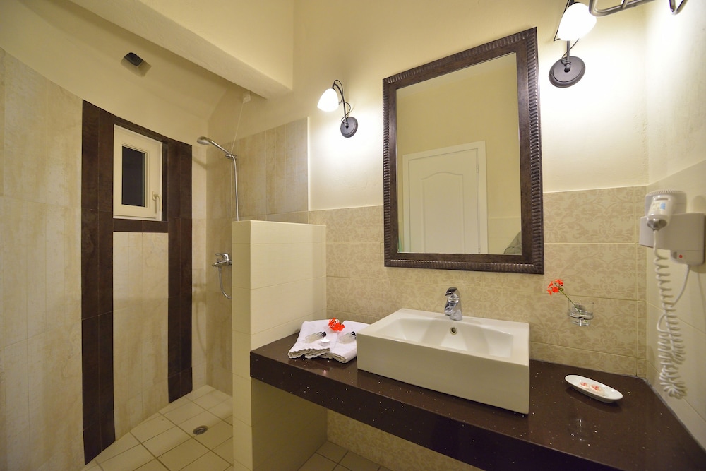 Hotel Pelican — Hotel rooms in Mykonos Town, South Aegean