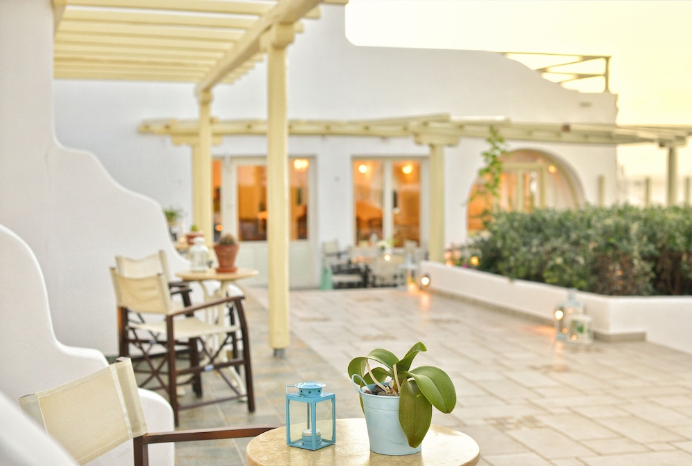 Hotel Pelican — Hotel building in Mykonos Town, South Aegean