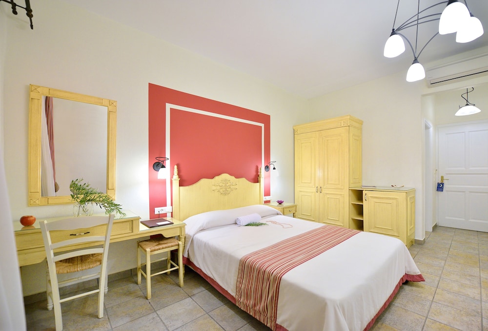 Hotel Pelican — Hotel rooms in Mykonos Town, South Aegean