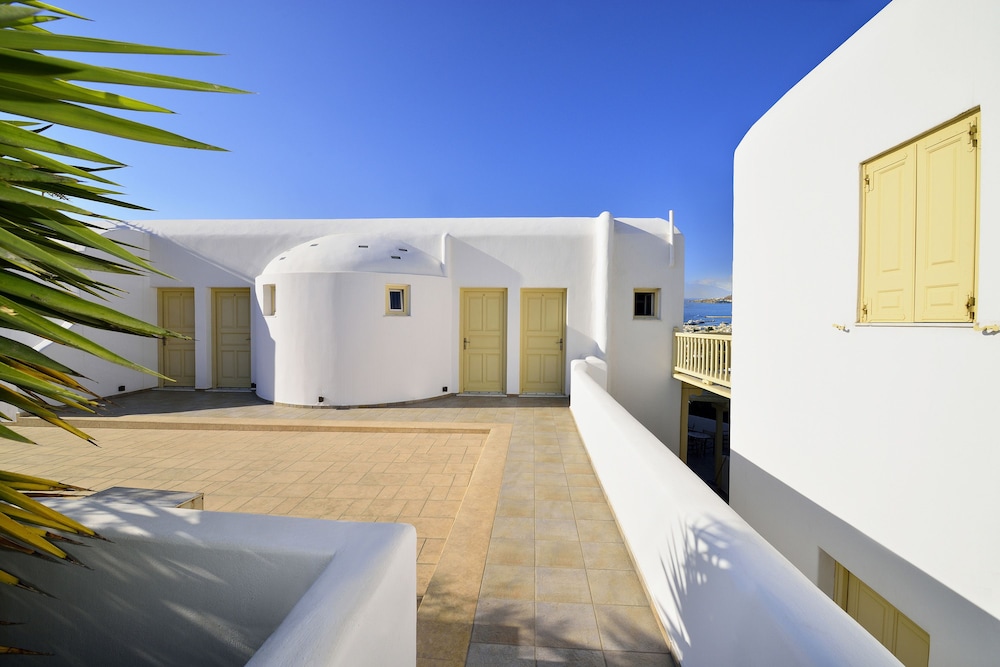 Hotel Pelican — Hotel building in Mykonos Town, South Aegean
