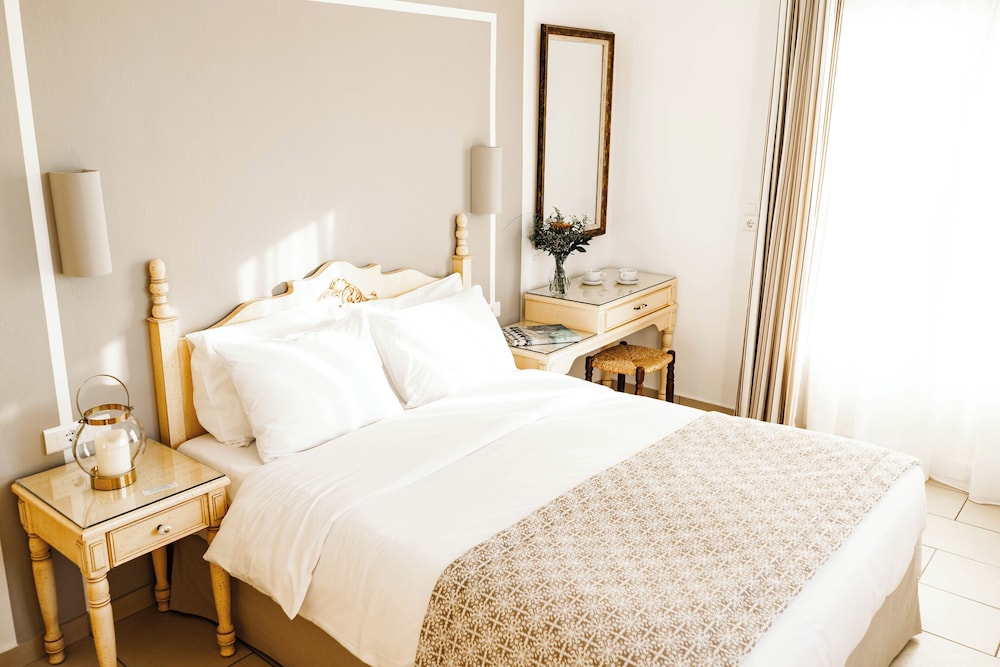 Hotel Pelican — Hotel rooms in Mykonos Town, South Aegean