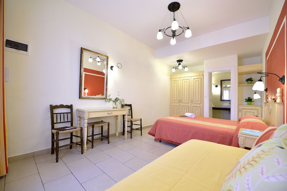 Hotel Pelican — Hotel rooms in Mykonos Town, South Aegean