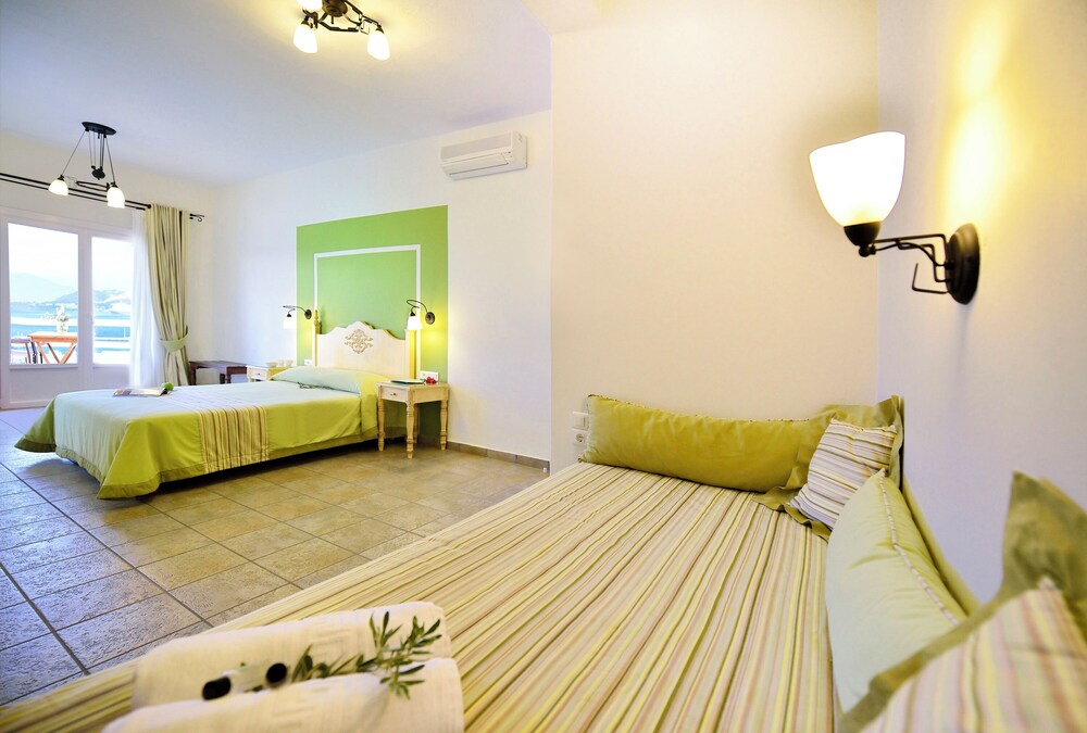 Hotel Pelican — Hotel rooms in Mykonos Town, South Aegean
