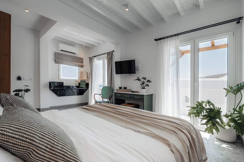 Pelican Bay Hotel — Hotel rooms in Plati Gialos, South Aegean