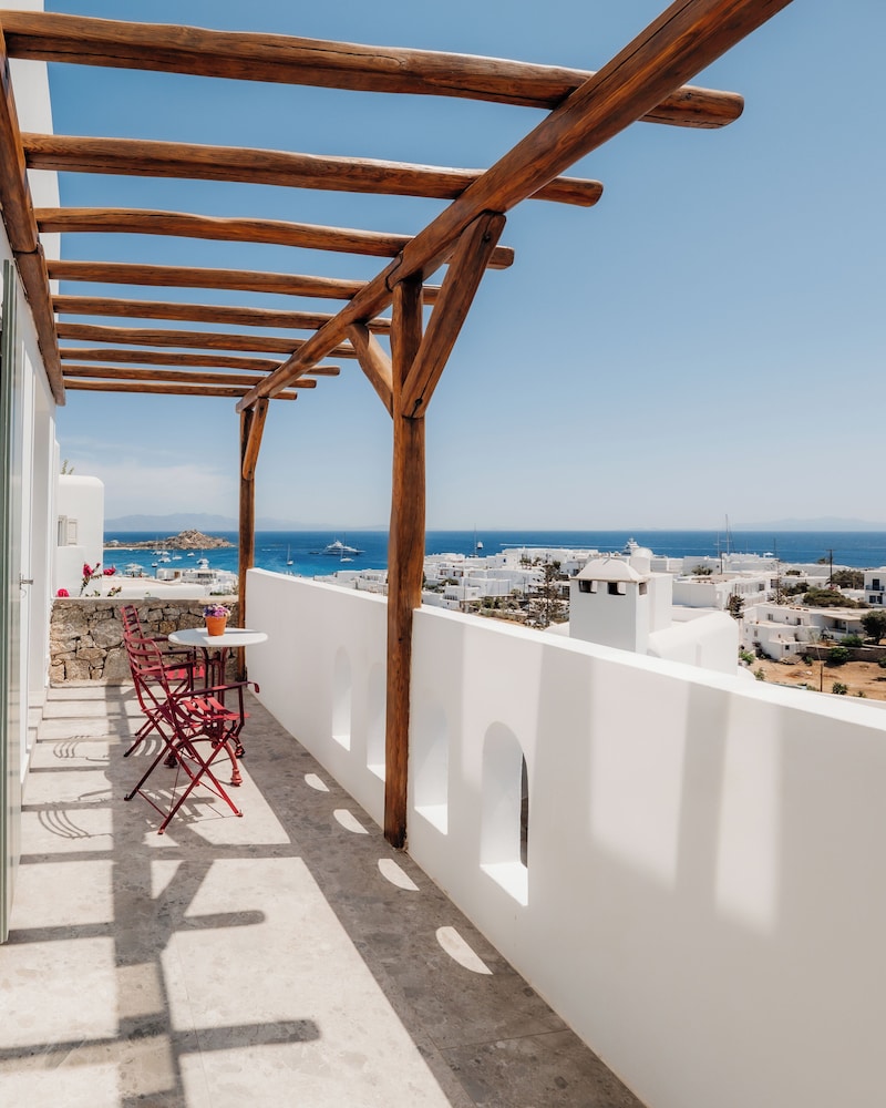 Pelican Bay Hotel — Hotel building in Plati Gialos, South Aegean