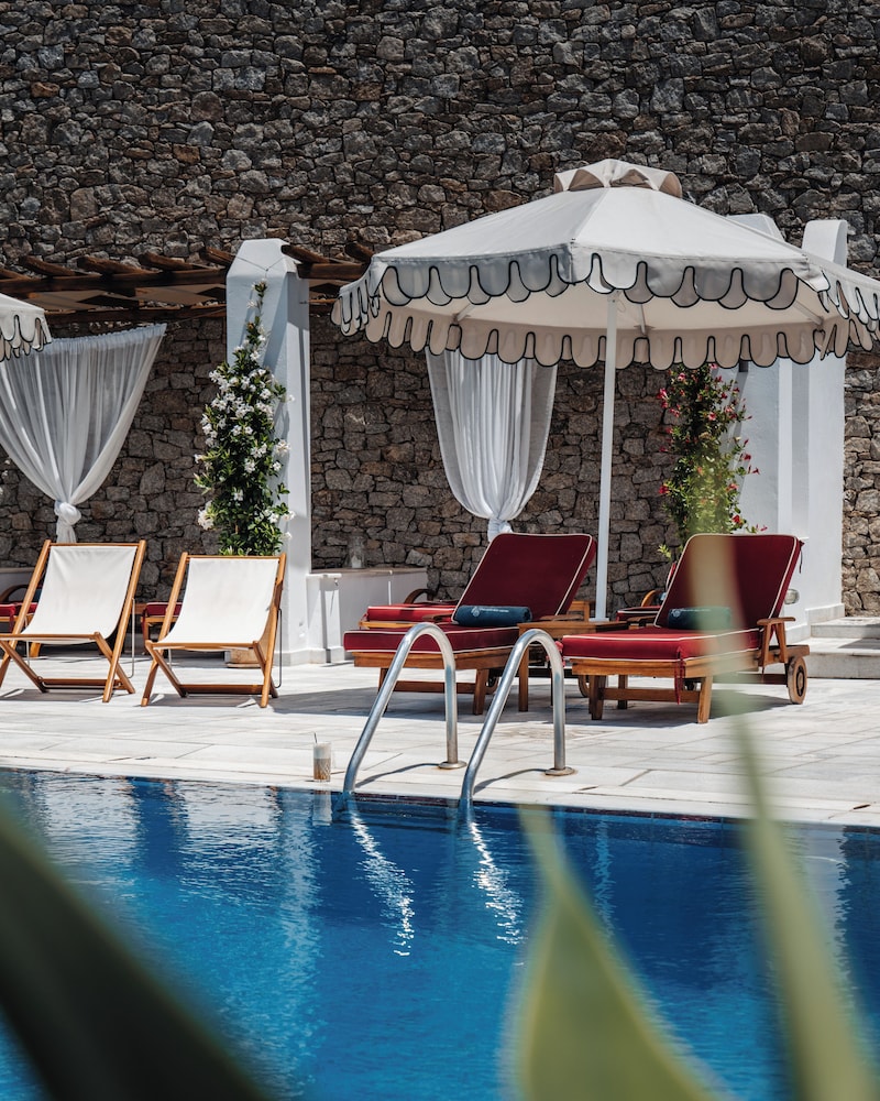 Pelican Bay Hotel — Swimming pool in Plati Gialos, South Aegean