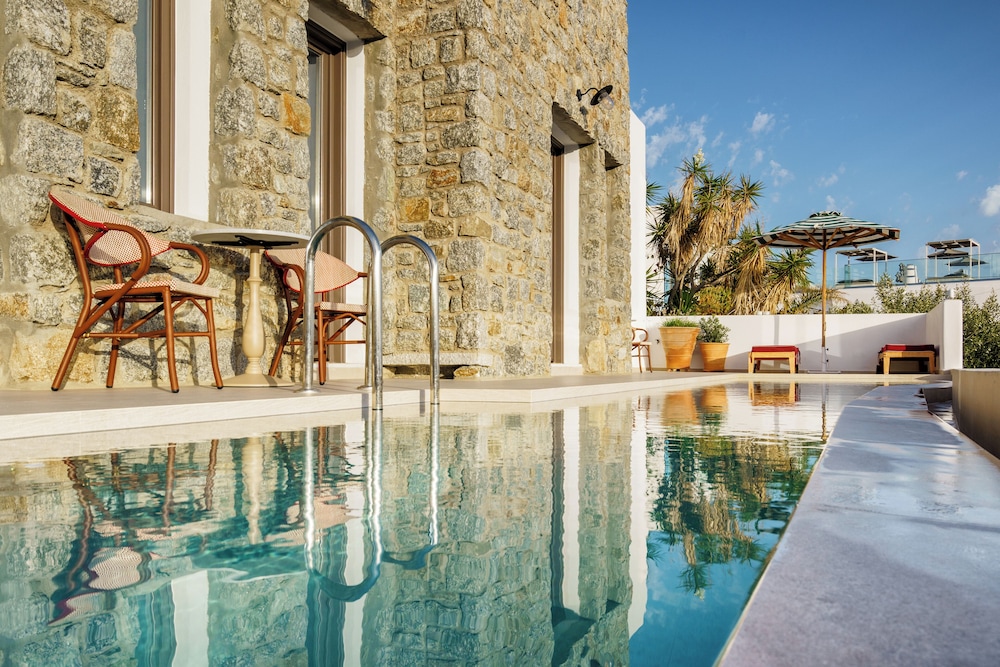 Pelican Bay Hotel — Swimming pool in Plati Gialos, South Aegean