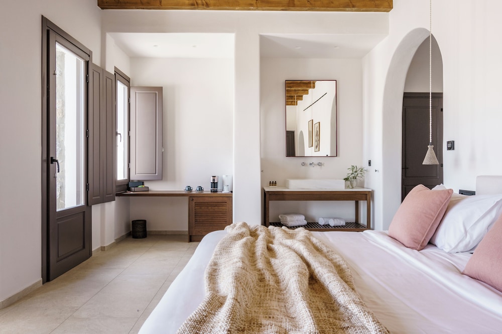 Pelican Bay Hotel — Hotel rooms in Plati Gialos, South Aegean
