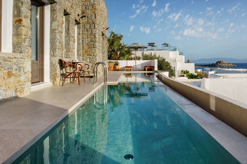 Pelican Bay Hotel — Main photo in Plati Gialos, South Aegean