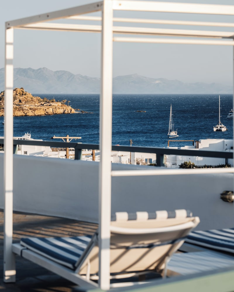 Pelican Bay Hotel — Hotel rooms in Plati Gialos, South Aegean