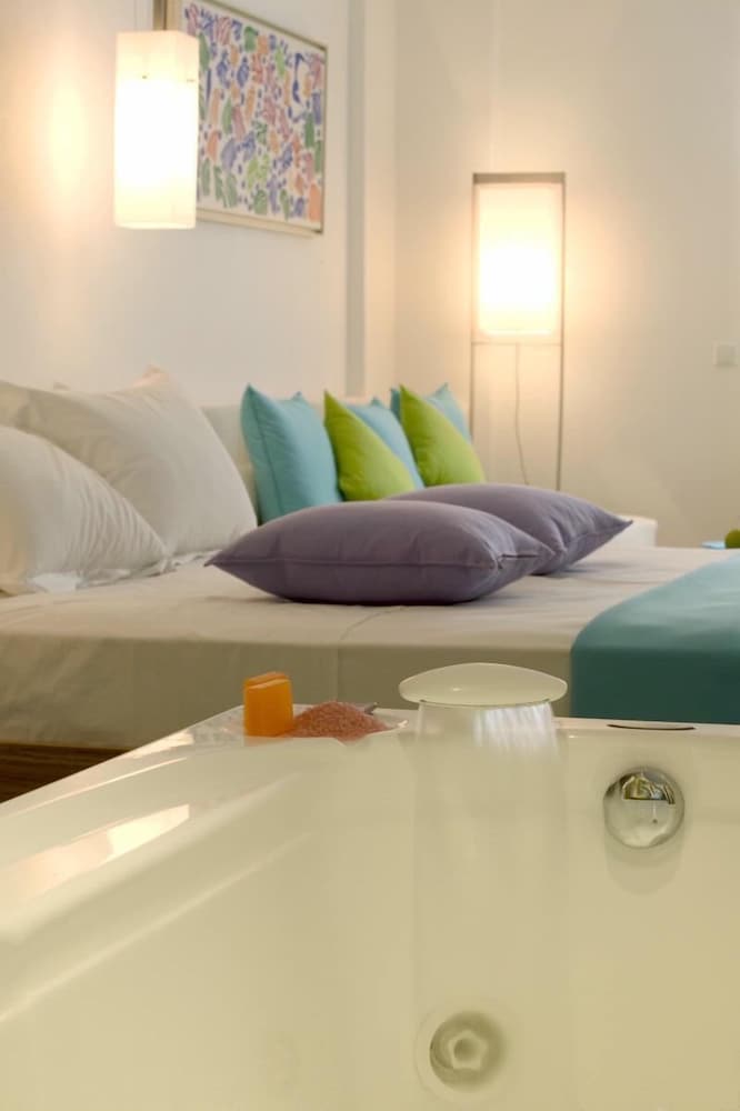 Petasos Beach Resort & Spa, Small Luxury Hotels of the World — Hotel rooms in Plati Gialos, South Aegean