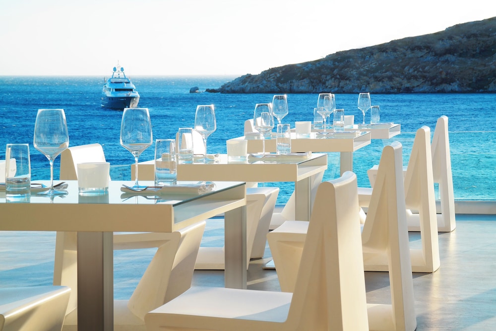 Petasos Beach Resort & Spa, Small Luxury Hotels of the World — Restaurant & bars in Plati Gialos, South Aegean