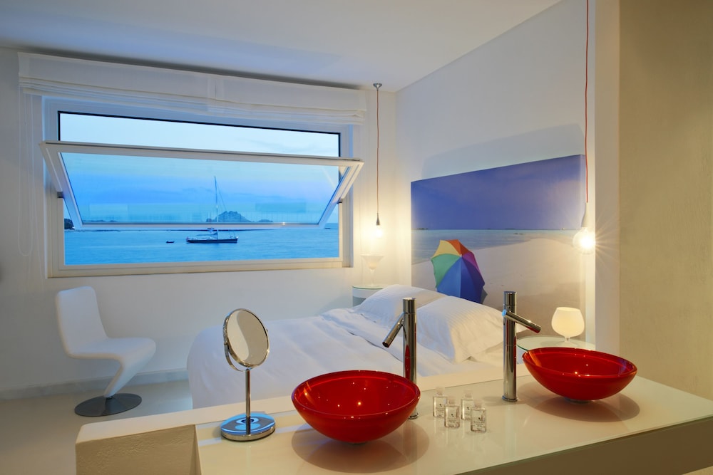 Petasos Beach Resort & Spa, Small Luxury Hotels of the World — Hotel rooms in Plati Gialos, South Aegean