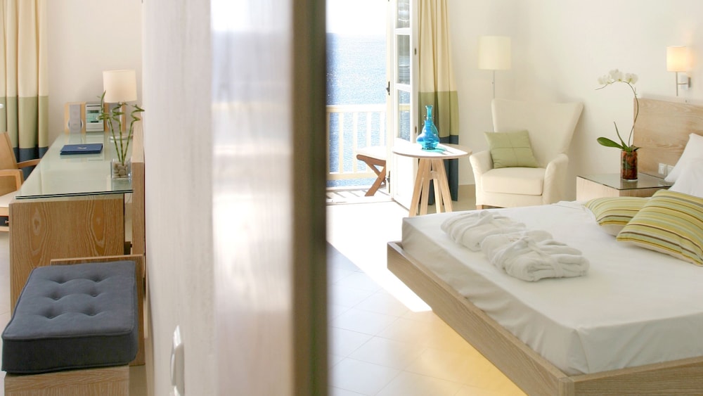 Petasos Beach Resort & Spa, Small Luxury Hotels of the World — Hotel rooms in Plati Gialos, South Aegean
