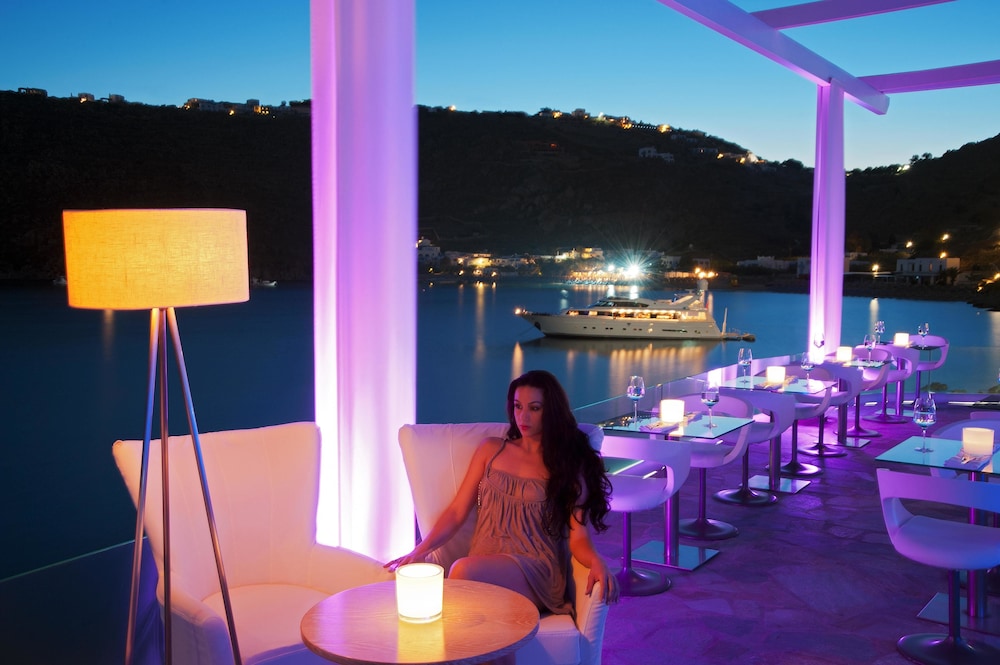 Petasos Beach Resort & Spa, Small Luxury Hotels of the World — Restaurant & bars in Plati Gialos, South Aegean