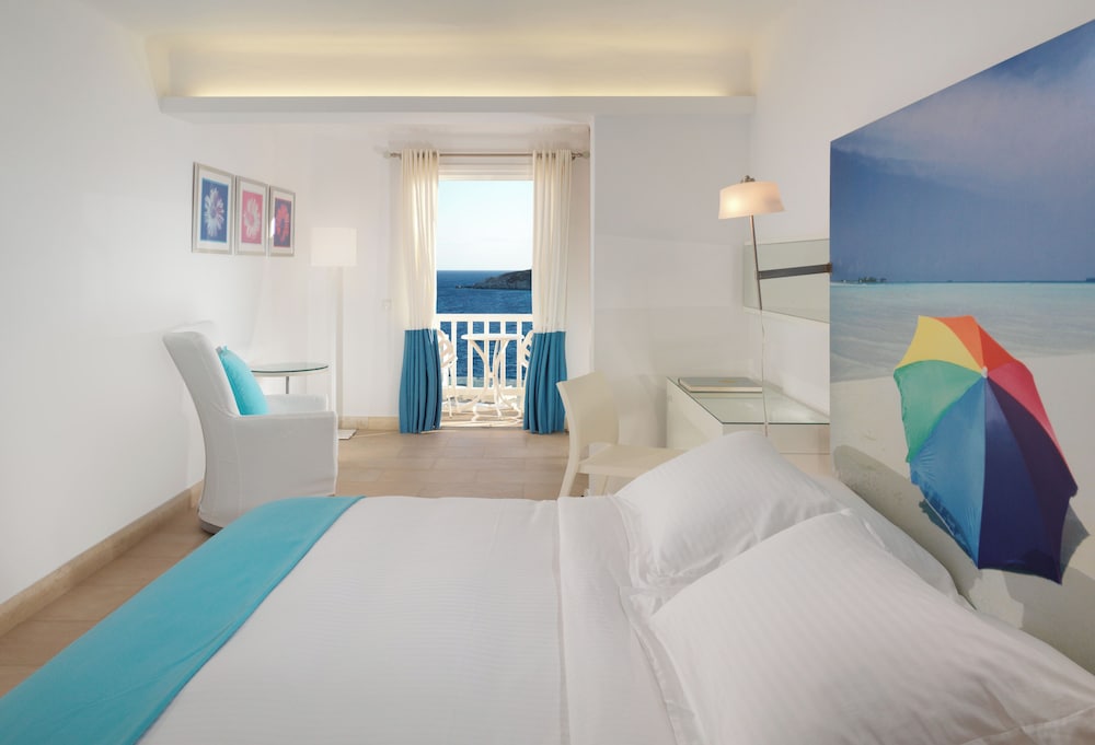 Petasos Beach Resort & Spa, Small Luxury Hotels of the World — Hotel rooms in Plati Gialos, South Aegean