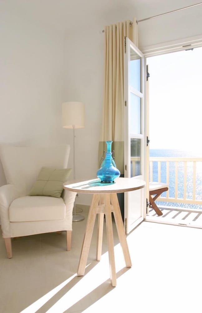 Petasos Beach Resort & Spa, Small Luxury Hotels of the World — Hotel rooms in Plati Gialos, South Aegean