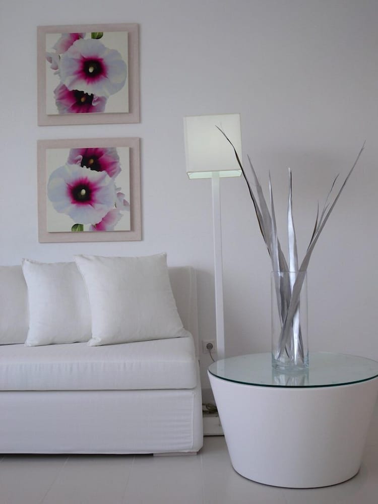 Petasos Beach Resort & Spa, Small Luxury Hotels of the World — Hotel rooms in Plati Gialos, South Aegean