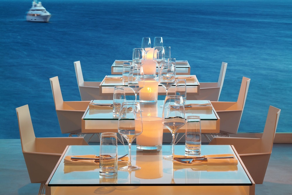 Petasos Beach Resort & Spa, Small Luxury Hotels of the World — Restaurant & bars in Plati Gialos, South Aegean