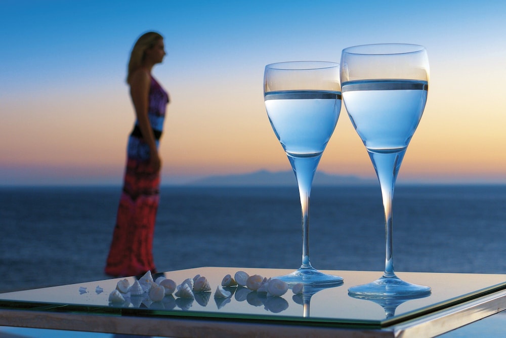 Petasos Beach Resort & Spa, Small Luxury Hotels of the World — Restaurant & bars in Plati Gialos, South Aegean