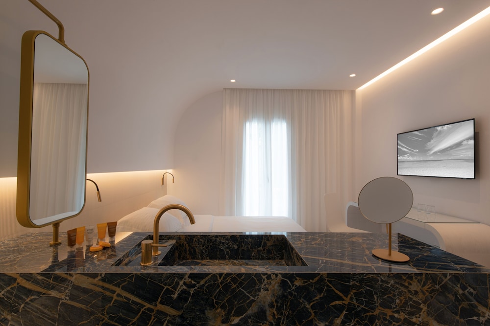 Petasos Chic Hotel — Hotel rooms in Mykonos Town, South Aegean